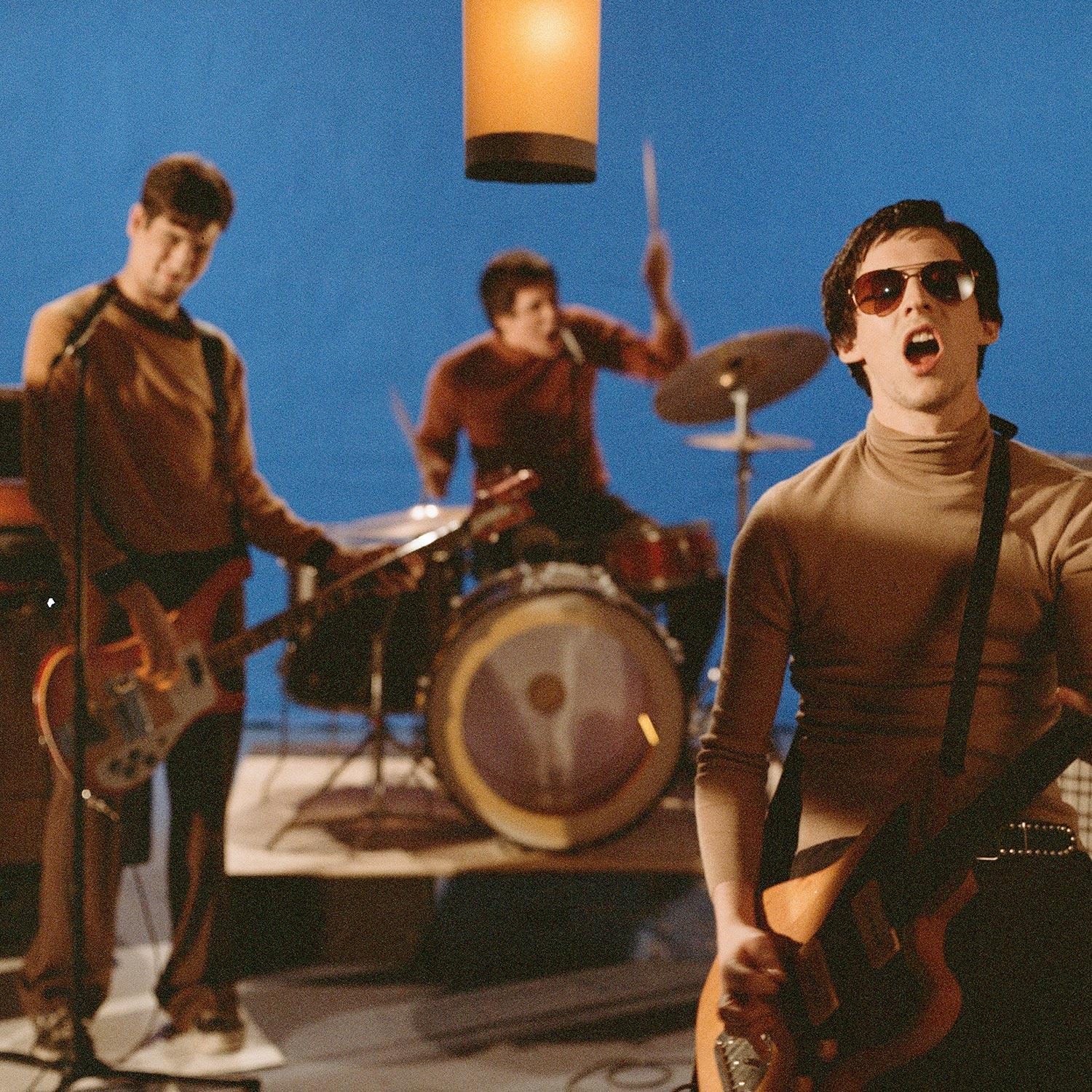 Les Marmottes Aplaties groupe punk rock avec leurs instruments